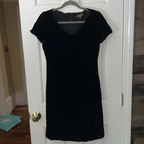 Brooks Brothers Dresses & Skirts - Brooks Brothers Short Sleeve Velvet MIDI Silk Blend Dress Size 8